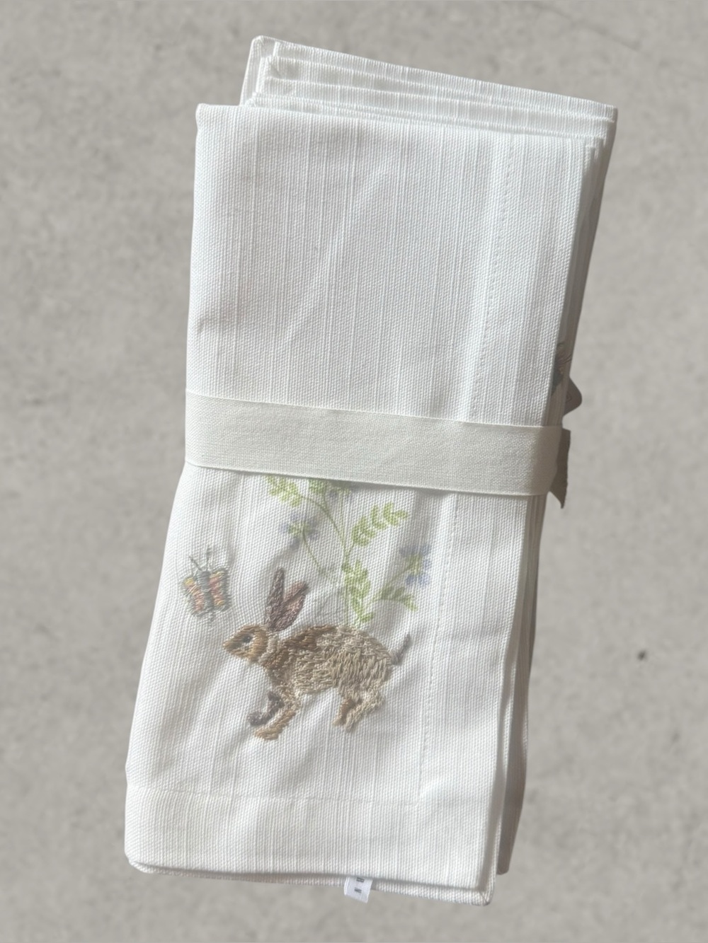 NWT pottery barn Bunny Embroidered Cotton Napkins - Set of 4